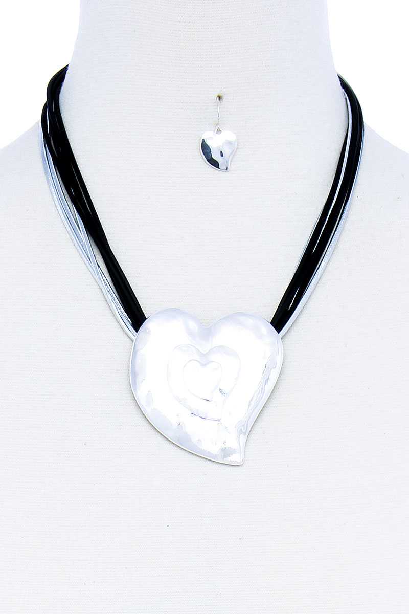 Fashionista Heart Necklace And Earring Set